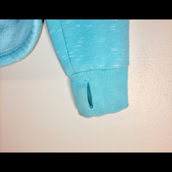 The North Face Childs Hoodie - Picture 2 of 3